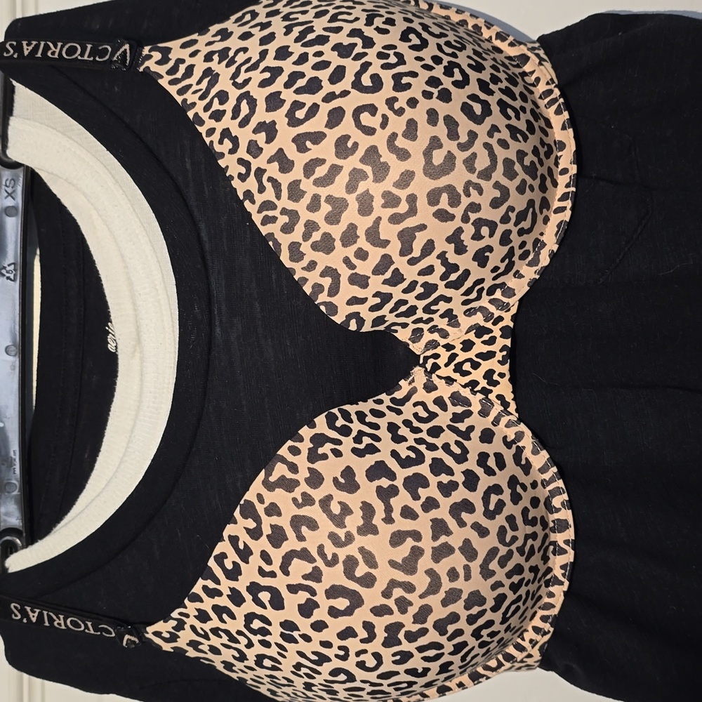 Lot of 2 Victoria Secret bras 32DDD